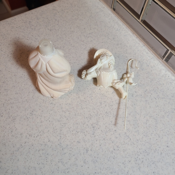 Vintage Porcelain Shepherdess Figurine little bo peep avon bottle - Picture 6 of 10